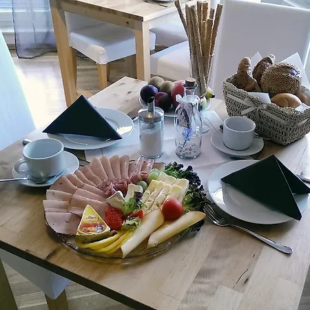 Pensjonat Landhaus 2*